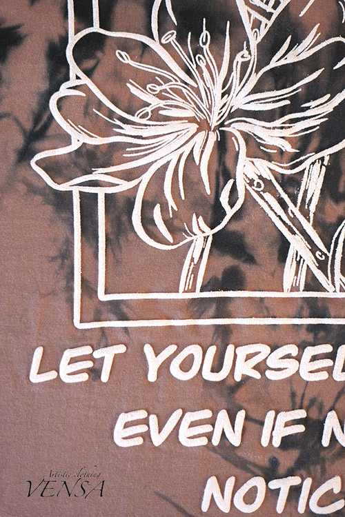 تیشرت تای دای با چاپ پفکی شکوفه