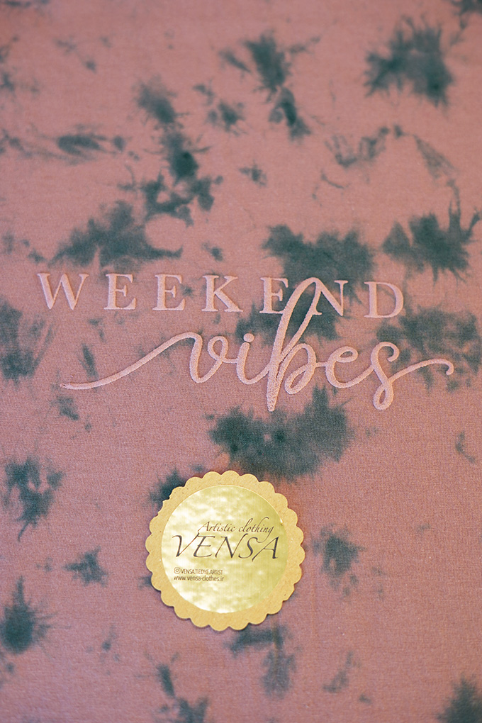 تیشرت تای دای با چاپ weekend vibes