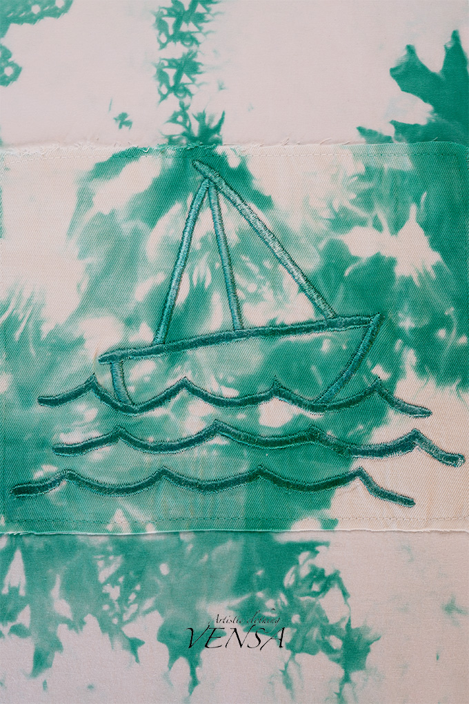 تیشرت هندمید تای دای با پنل گلدوزی قایق