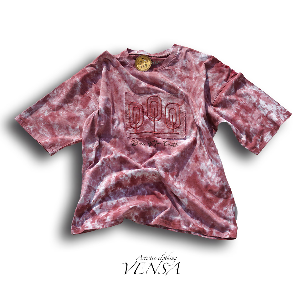 تیشرت تای دای بورگاندی با پنل گلدوزی درخت مینیمال